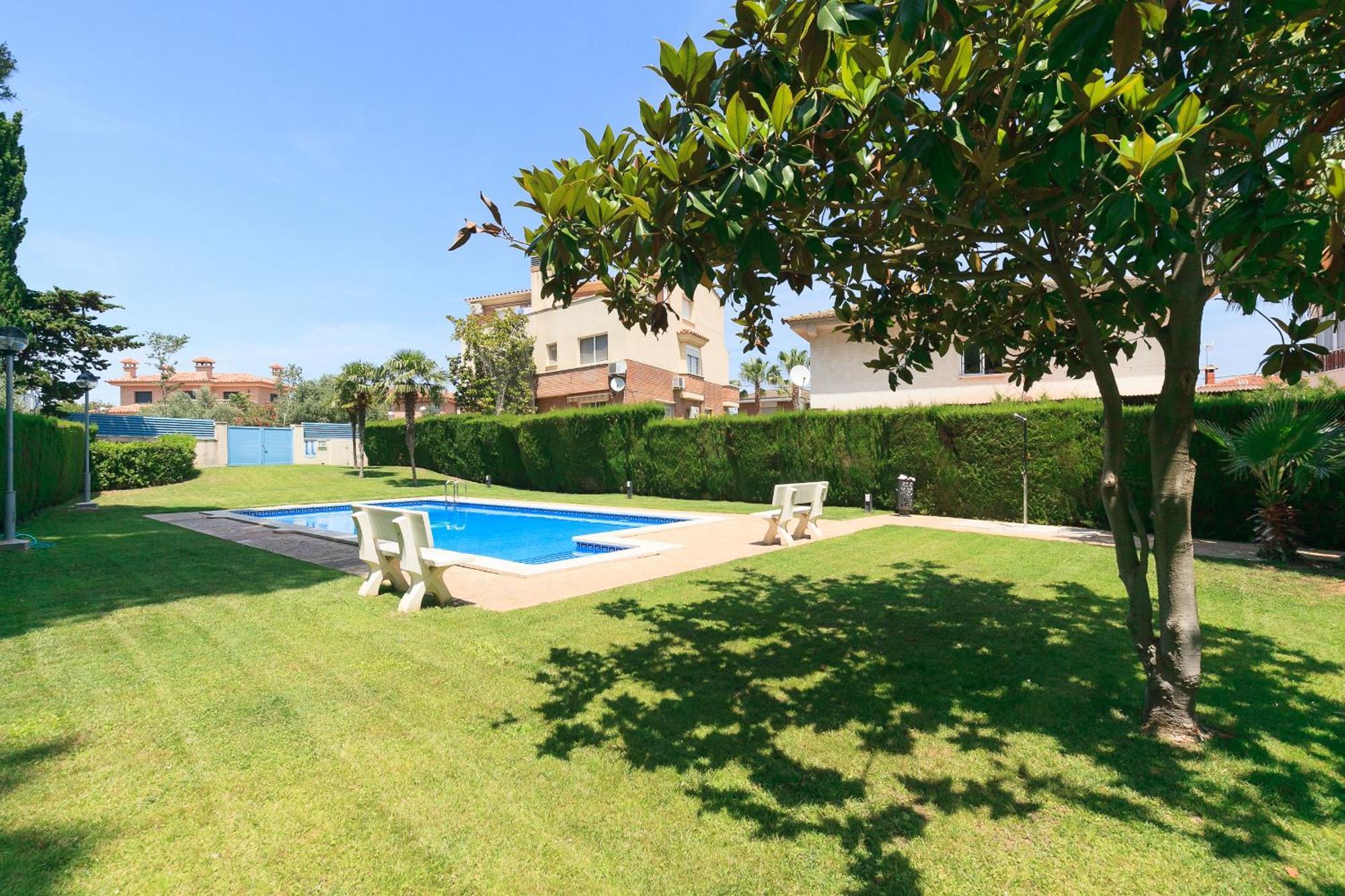Uhc Els Pins Apartments Salou Exterior foto